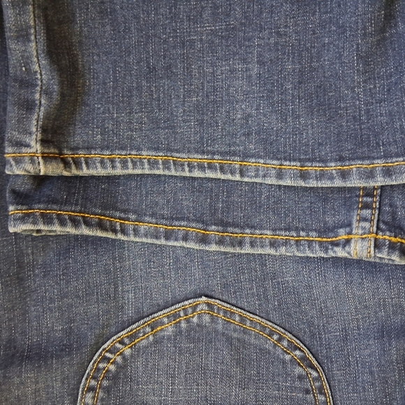 NWOT Women's Lee Regular Fit Capri Mid Rise, 26W - Picture 4 of 4